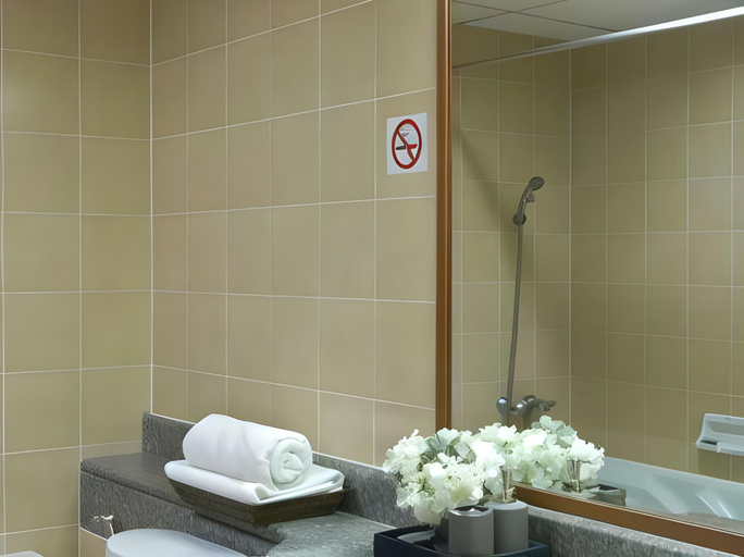 Bathroom 5, Ravipha Residences, Chatuchak