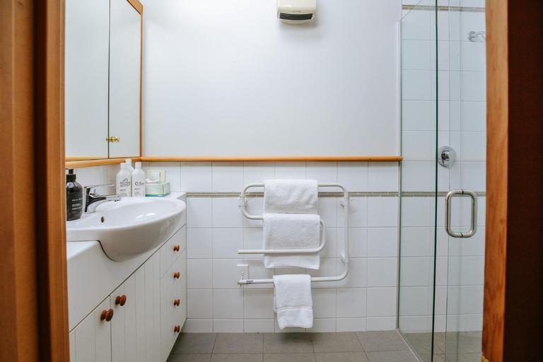 Bathroom 3, Bullock Creek Chalet - Sleeps 8 - Lake Views, Queenstown-Lakes