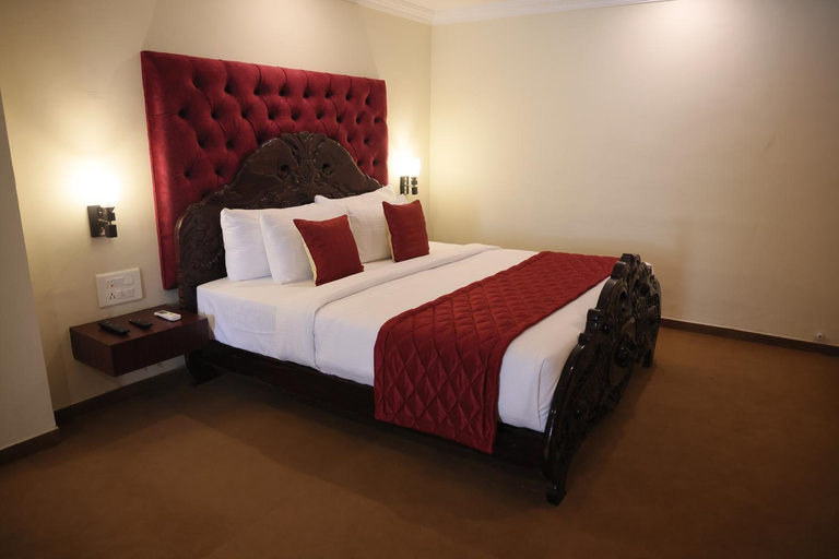Bedroom, The Hotel Raja Palace, Tirunelveli