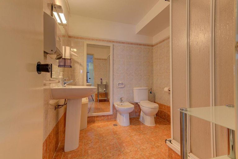 Bathroom, Manta Guest - Bed & Breakfast, Vila Real de Santo António