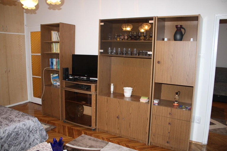 Others 4, Three hippos apartman, Budapesti