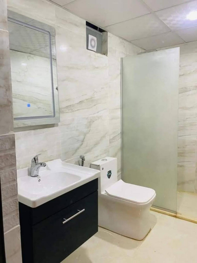 Bathroom 3, Helen Rum Luxury Bubbles & Jeep Tours, Quaira
