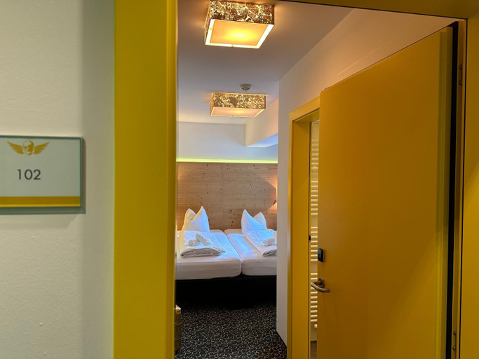 Others 4, Partyhouse HARAKIRI stay DIFFERENT 60 seconds to MOUNTAINS! Free PARKING! Self CHECK-IN, Schwaz
