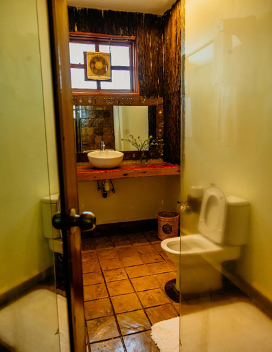 Bathroom 4, Weruweru River Lodge, Hai