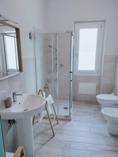 Bathroom 2, Domus DELEDDA, Nuoro