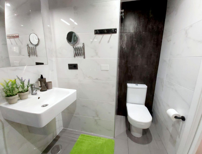 Bathroom 3, OASIS BEACH apartments, Alicante