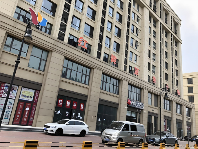 Exterior & Views