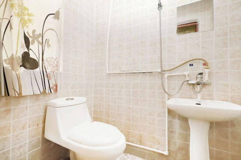 Bathroom, Linyi yangyang hotel, Linyi