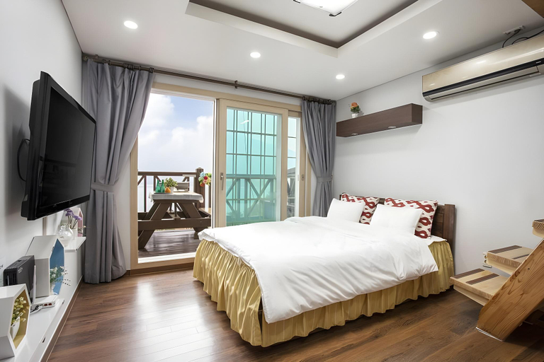 Bedroom 3, Geoje Esoui Haru Pension, Geoje