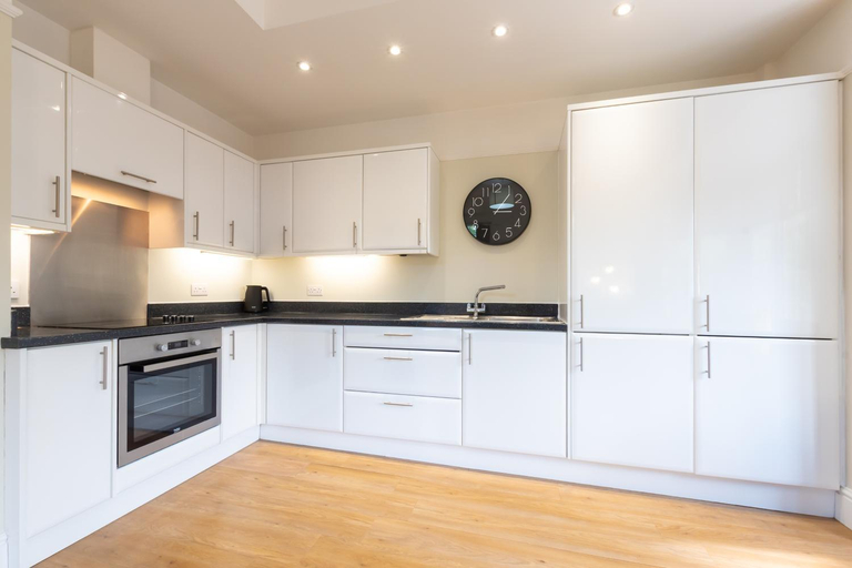 Others 3, 2 Bedroom Apartments By Smart Apartments Short Lets & Serviced Accommodation Apartment Southampton W, Southampton