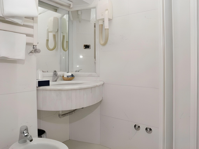 Bathroom 4, Hotel Hiberia, Rome