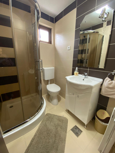 Bathroom 2, Gyopar Panzio & Kulcsohaz, Voslabeni