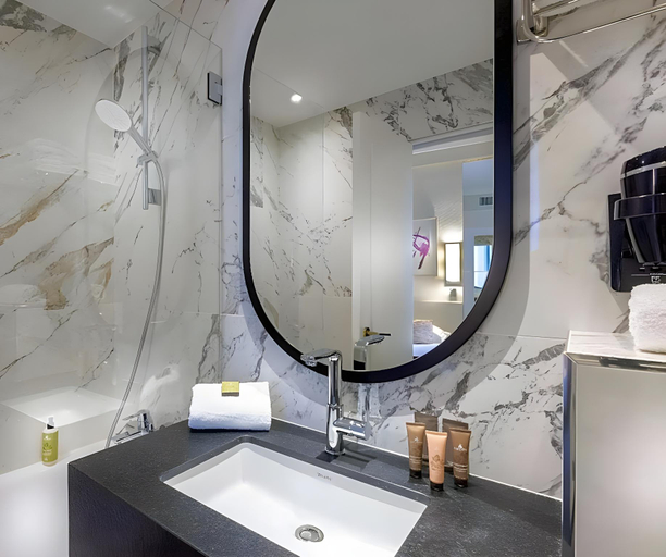 Bathroom 3, Hotel du Bois Champs-Elysees, Paris
