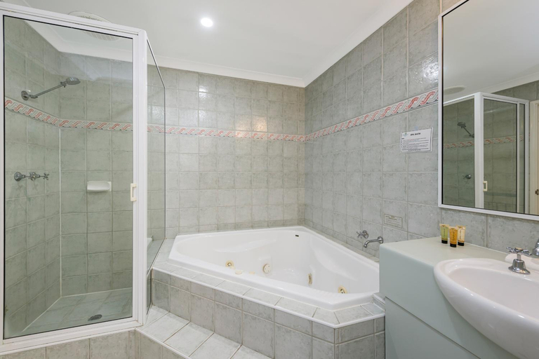 Bathroom 4, Mandurah Quay Resort, Mandurah