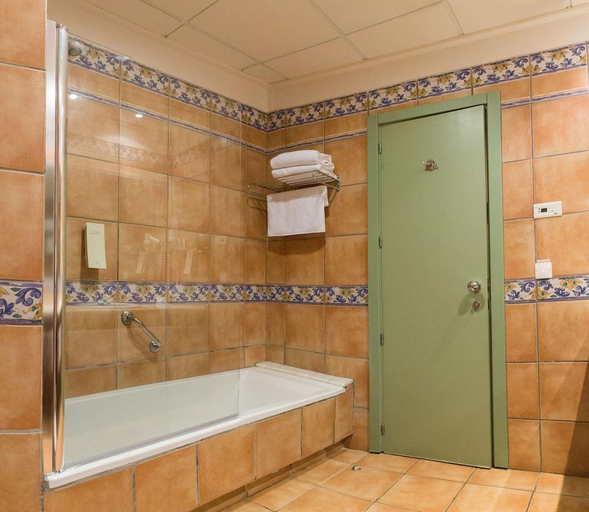 Bathroom 5, Jardin Milenio, Alicante