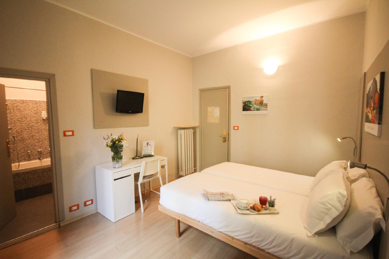 Bedroom 3, Hotel Astoria, Torino