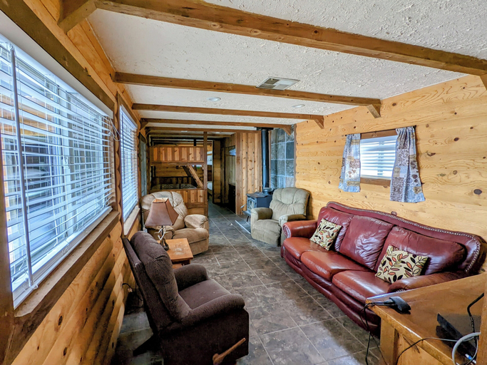 Living area 2, Lakeview Cabin, Garfield