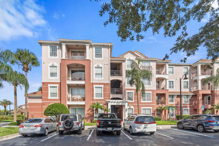 Exterior & Views 1, Cozy LAKEVIEW Condo w/ FREE Resort Access!, Orange