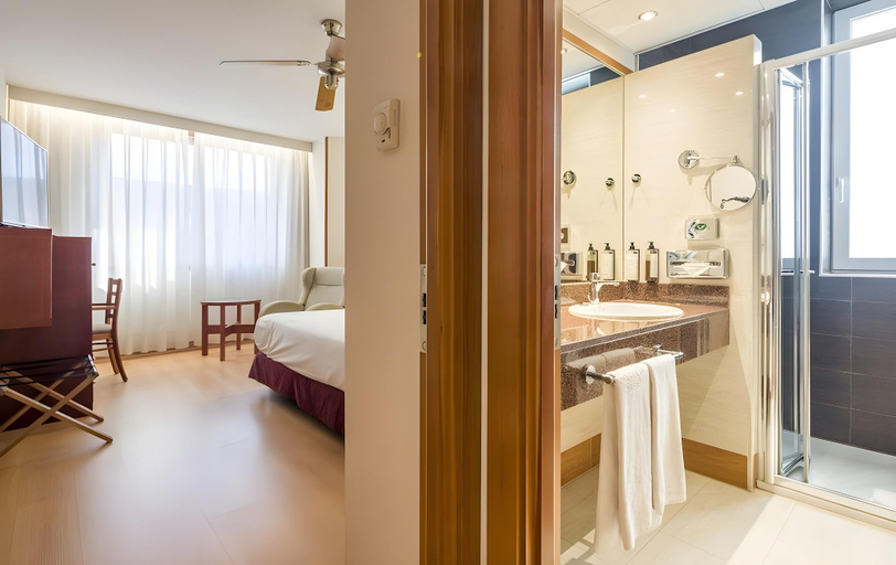 Bedroom 3, Senator Barcelona Spa Hotel, Barcelona