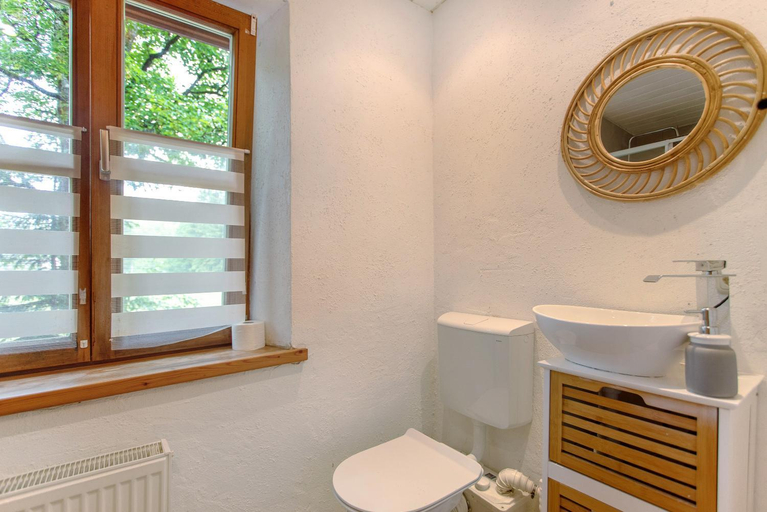 Bathroom 2, Die Backeralm, Miesbach
