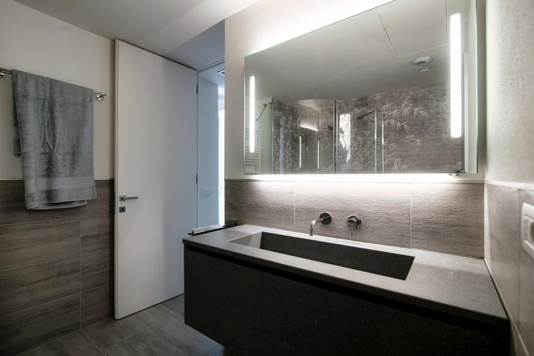 Bathroom 4, The Rock - by MyHomeInComo, Como
