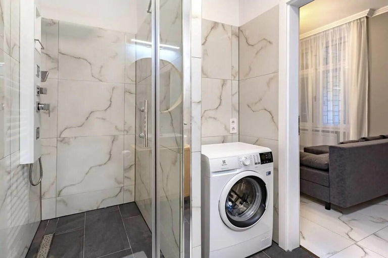 Bathroom 3, Luxurious Apartment in the heart of Budapest, Budapesti
