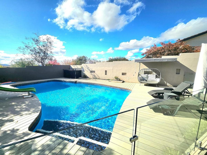 Others 5, Guest Suite in Duffy with Pool View, Canberra