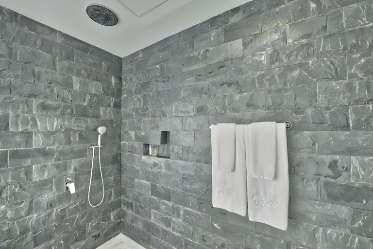 Bathroom 3, Chan Boutique, Sihanoukville