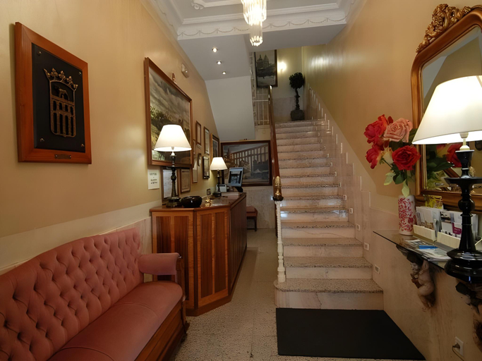 Reception, Hostal Plaza, Segovia
