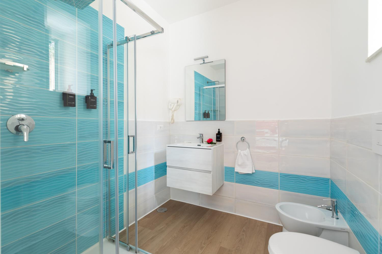 Bathroom 5, YourHome - Blue Marina Rooms, Napoli