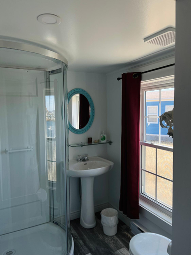 Bathroom 3, Toulinguet Inn, Division No. 8