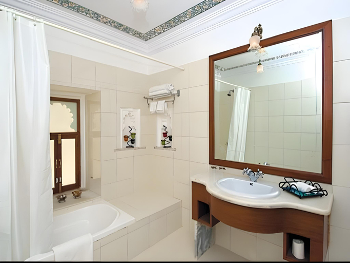 Bathroom 3, Sardargarh Heritage Hotel, Rajsamand