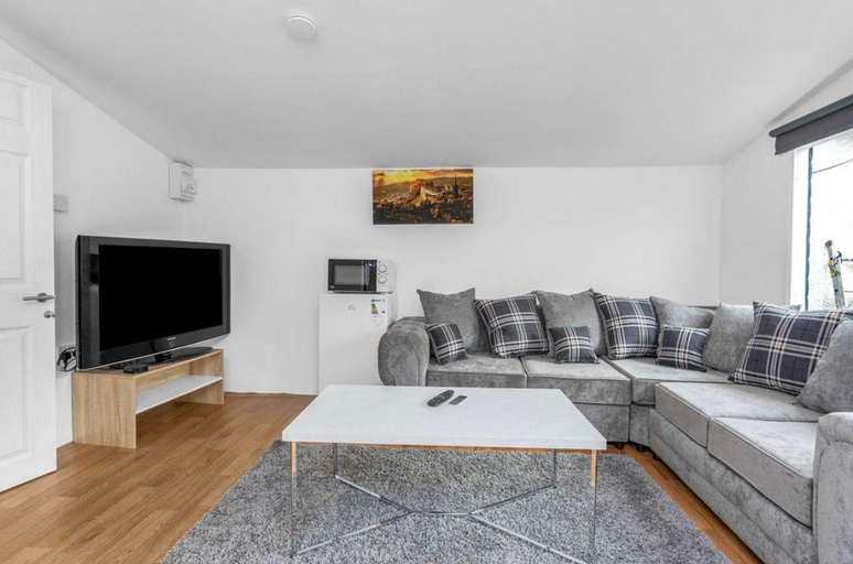 Others 3, Edinburgh Royal Infirmary Hospital Airport Free Prosecco Daily Breakfast, Edinburgh