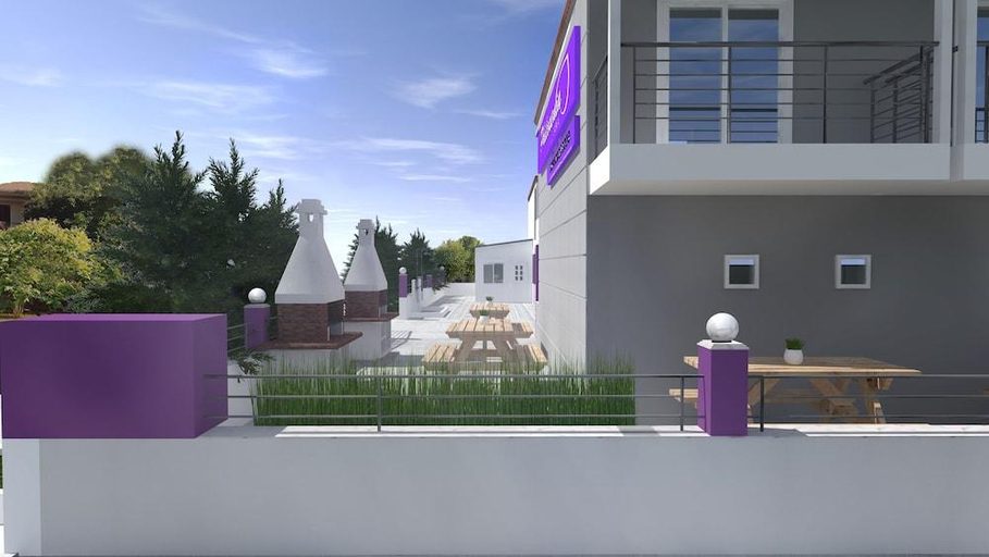 Exterior & Views