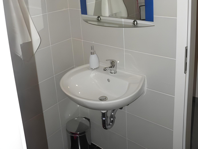 Bathroom 2, Hostel Temza, Zagreb