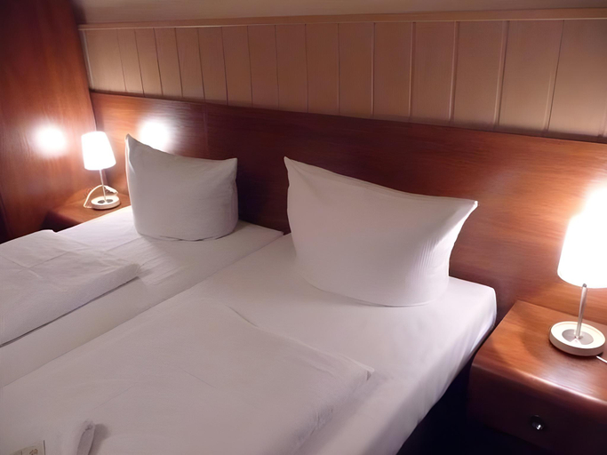 Bedroom, Pension Rheingold, Berlin