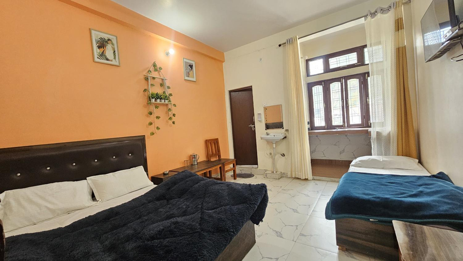 Bedroom 2, GOMUKH HOTEL, Uttarkashi