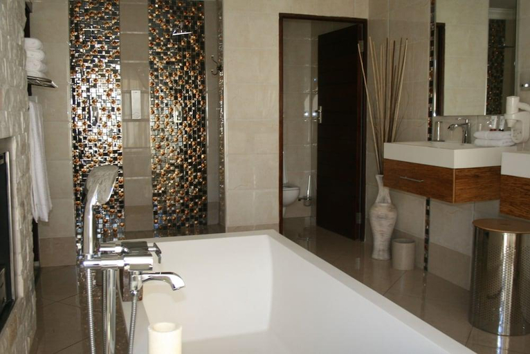 Bathroom 4, Eagle Rock Executive Guest House, Ekurhuleni