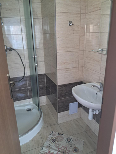 Bathroom 1, SD Urbankova 2, Košice I