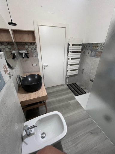 Bathroom 2, Civico 41, Taranto