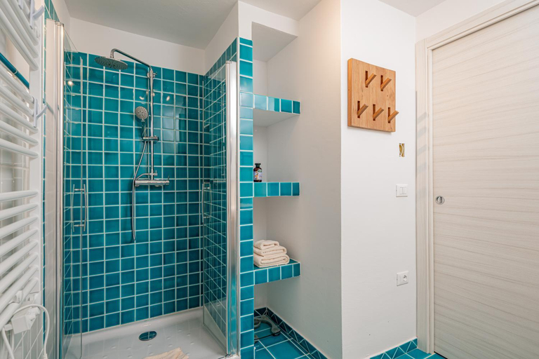 Bathroom 3, Casa Donatella, in riva al mare!, Nuoro