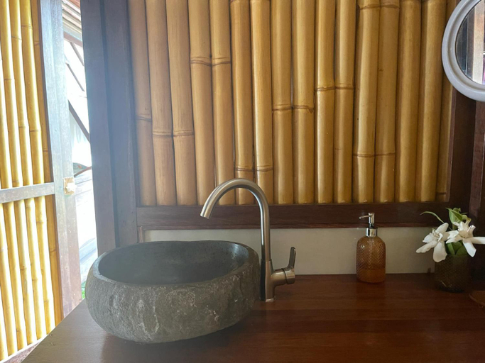 Bathroom, Heipoe Lodge