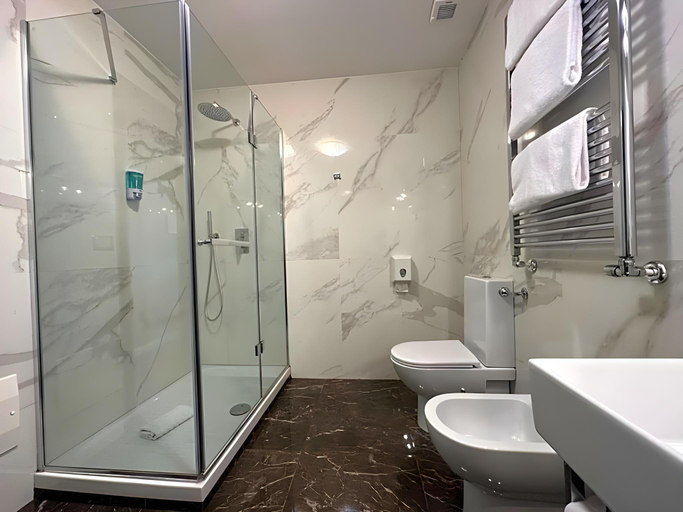 Bathroom 4, Virgilio, Rome