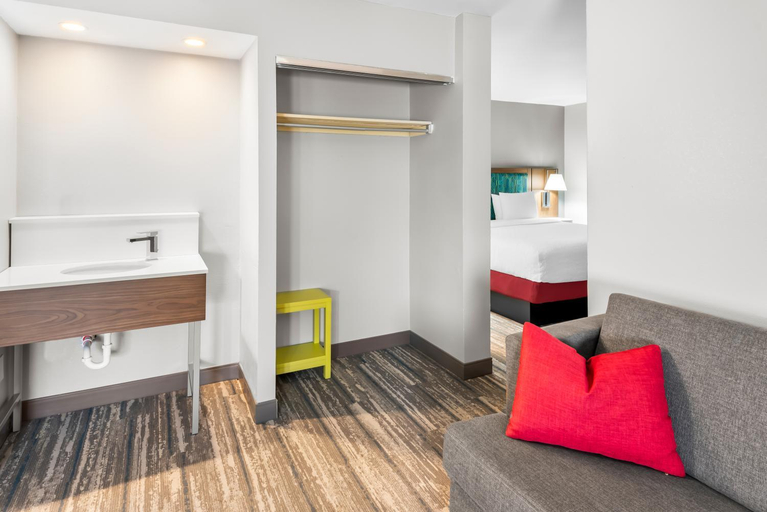 Bedroom 3, Hampton Inn Indianapolis-N.E./Castleton, Marion