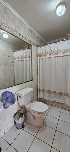 Bathroom 2, Hotel Cristobal Colon, Elqui