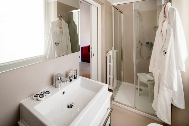 Bathroom 5, Miramare The Palace Resort, Imperia