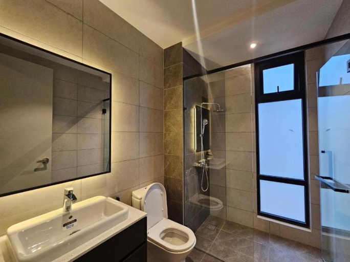 Bathroom 4, Bukit Bintang Axon Residences 3R2B 3Queens Beds, Kuala Lumpur