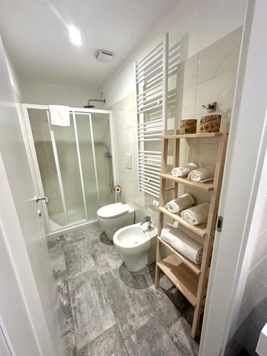 Bathroom 2, Living Lake Como - Apartments & Parking, Como