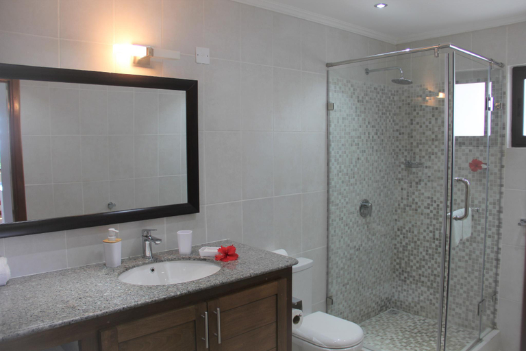 Bathroom 2, Island Cove