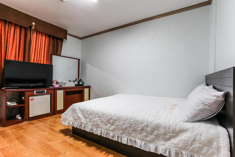 Bedroom 4, Gangneung S, Gangneung